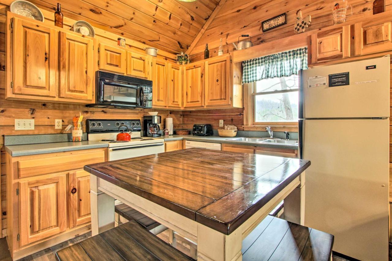 Pigeon Forge Cabin With Hot Tub And Mountain Views! 외부 사진